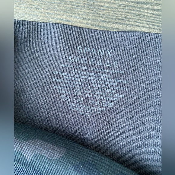SPANX Black Gray Camo Legging Size Small - Picture 4 of 9